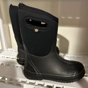 BOGS unisex kids’ snow boots size 2